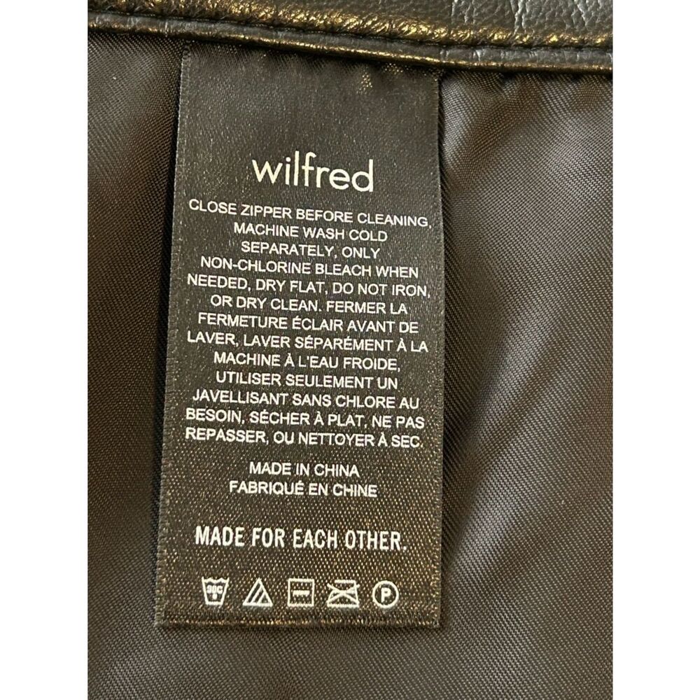 Wilfred Black and White Care Label Close-Up - Picture 6 of 12